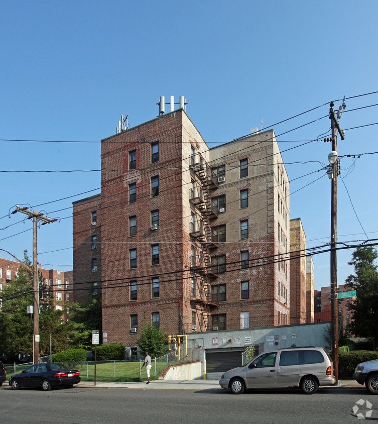 1006 Neilson St, Far Rockaway, NY 11691 Apartments in Far Rockaway