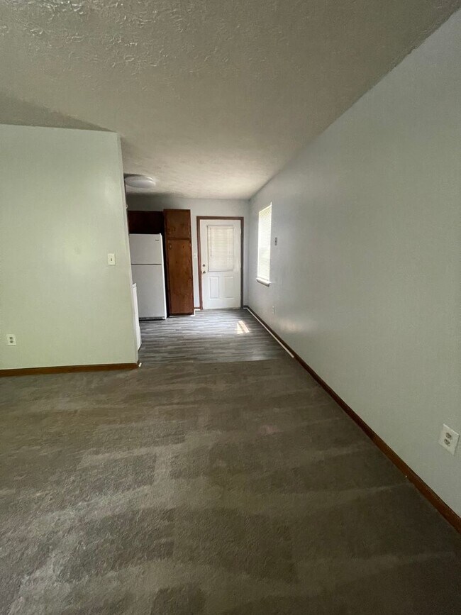 Foto del edificio - 2 BR 1 BA Eastside Duplex! Available for m...