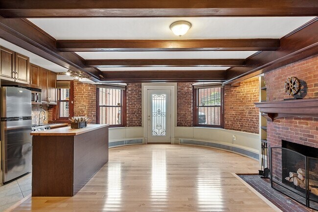 Building Photo - 337 Beacon St