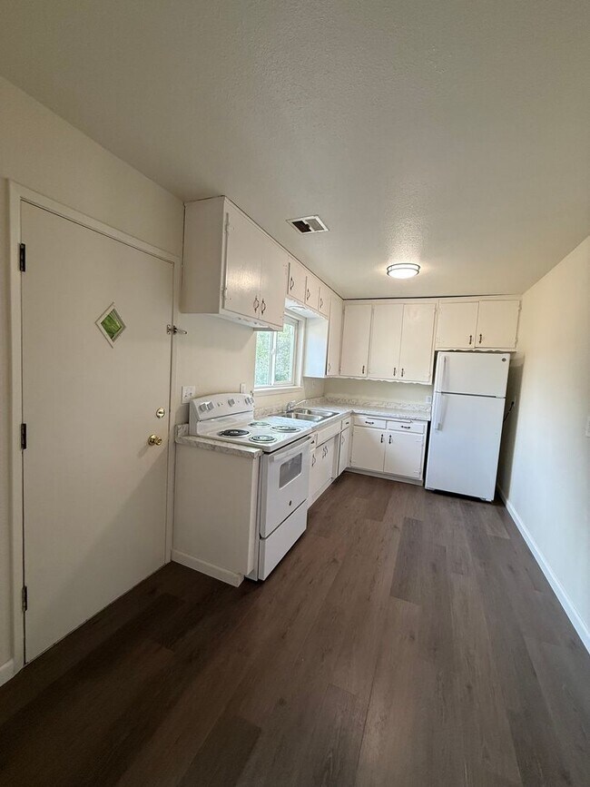 Foto del edificio - Available NOW!  Adorable updated house in North Chico