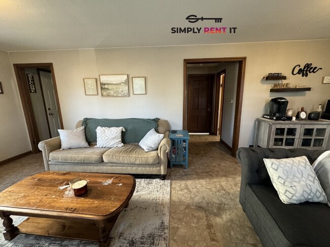 Foto del edificio - 4 Bedroom On Campus with Free Parking Aug ...