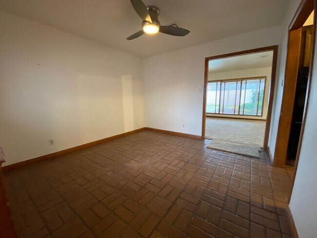 Foto del edificio - New Carpet and Paint, NO HOA, 3 Bed, 2 Bath home with Pool.