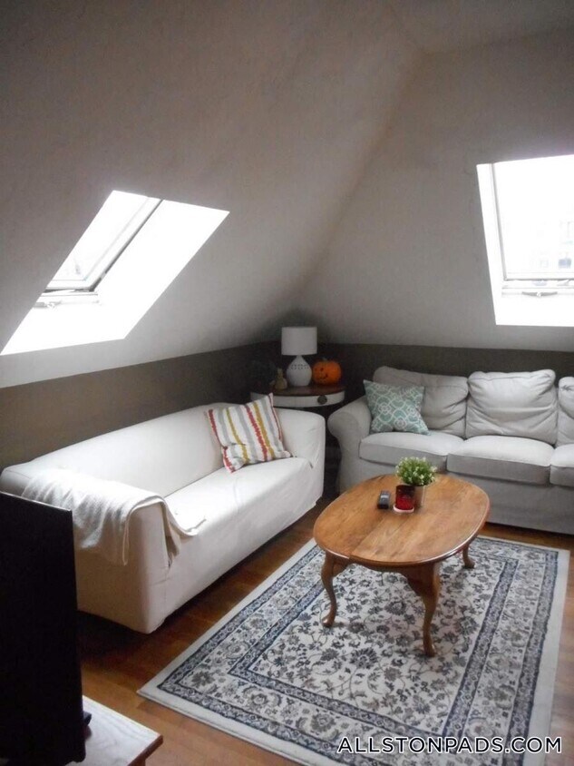 Foto principal - 42 Brainerd Rd