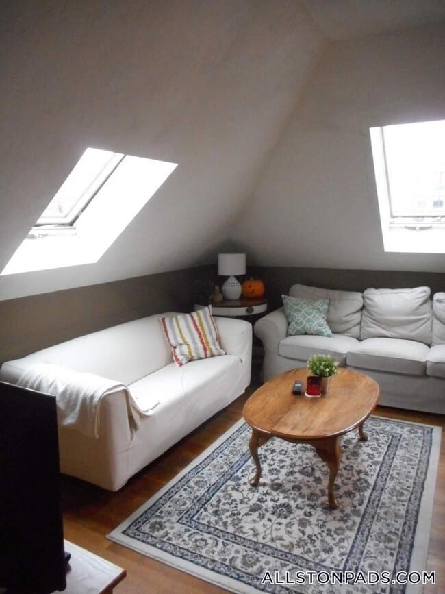 Building Photo - 42 Brainerd Rd