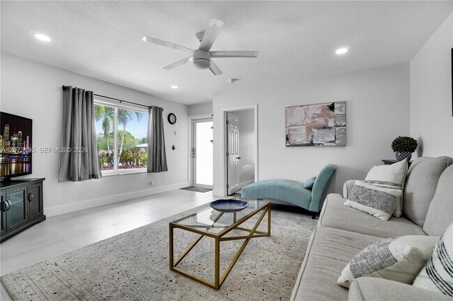 Building Photo - 617 NW 30th Ct
