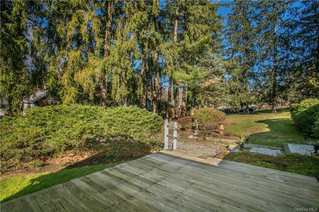 Building Photo - 58 Maple Ave