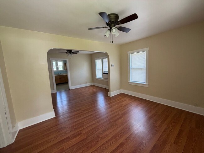 Building Photo - Adorable 2 bedroom 1 bathroom for rent