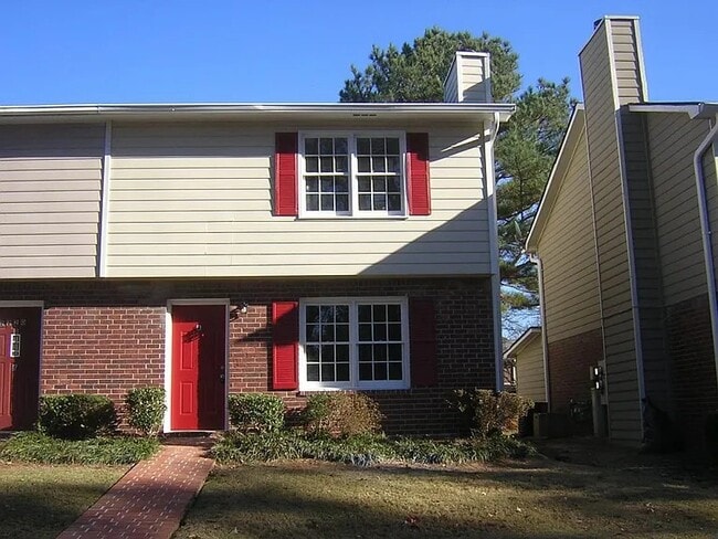 Building Photo - 2220 Kings Gate Cir