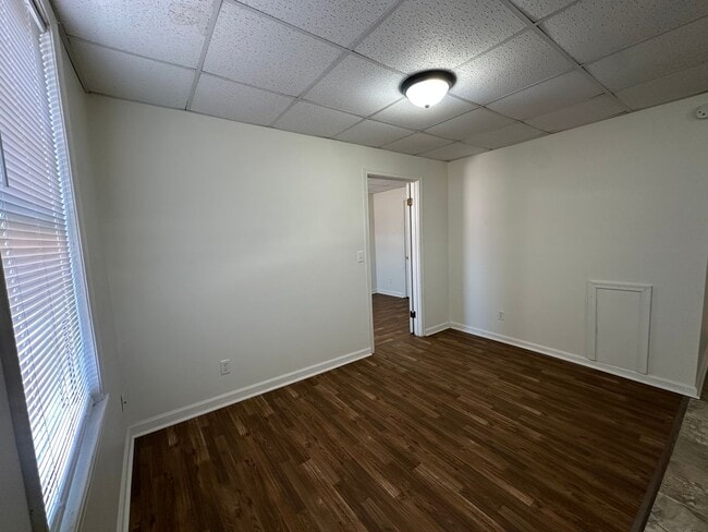 Building Photo - One bedroom apartment with lots of updates!