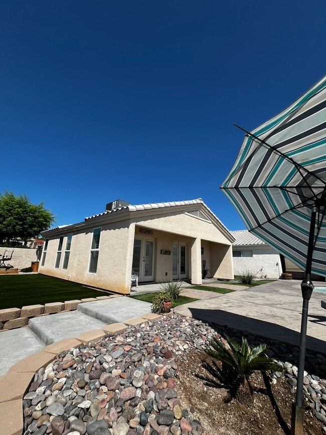 Building Photo - 1 Bed 1 Bathroom Casita