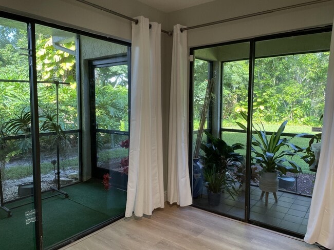 Foto del edificio - 12725 Shoreline Dr