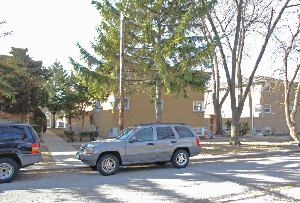 Building Photo - 9813-9815 Schiller Blvd