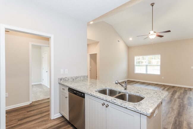 Building Photo - 1347 Oak Ln