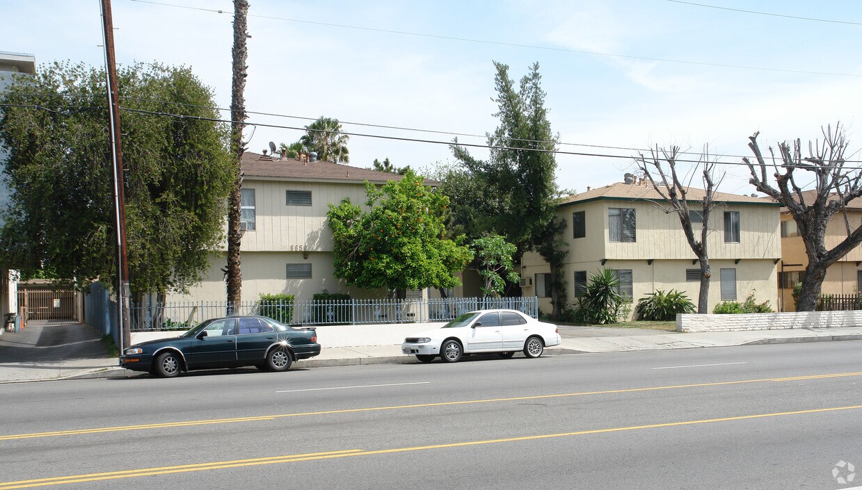 Building Photo - 6650 Woodman Ave