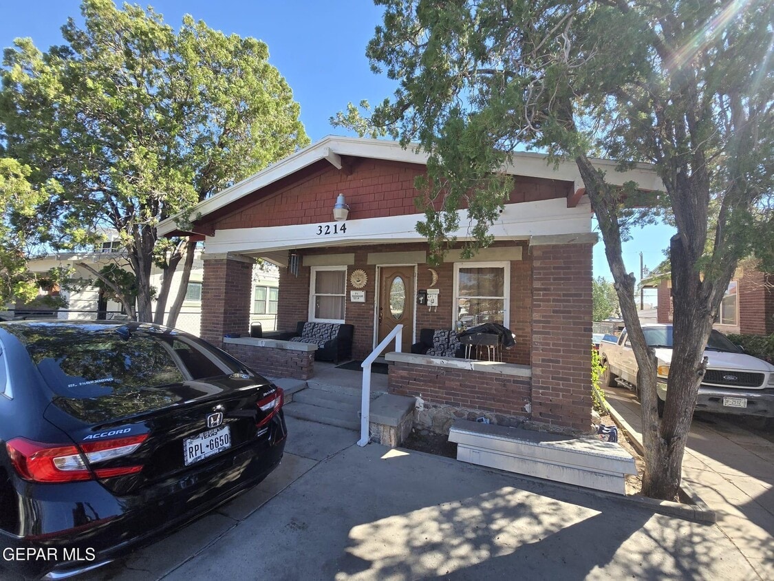 Foto principal - 3214 Douglas Ave