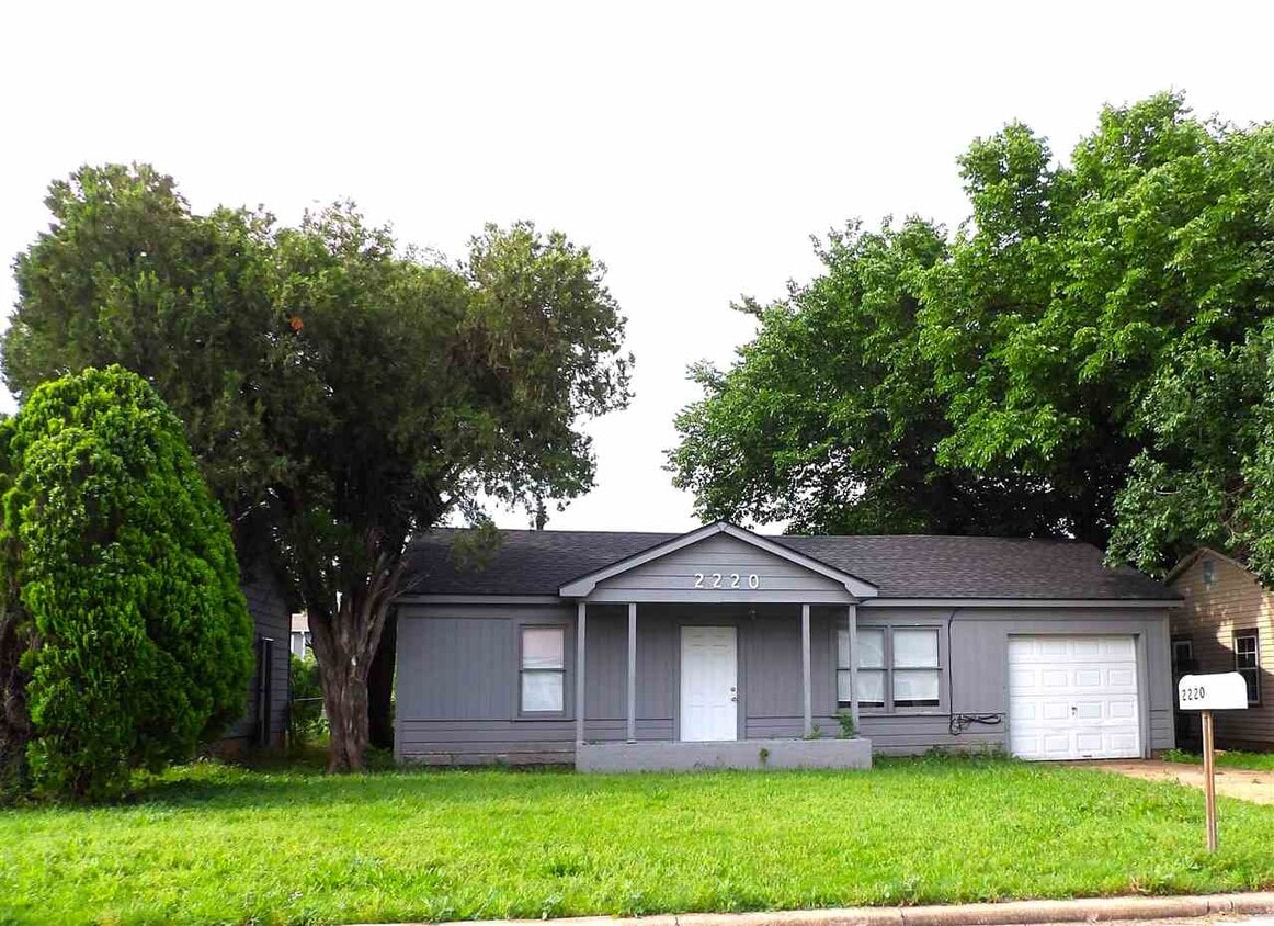 Foto principal - 2220 NW Pollard Ave