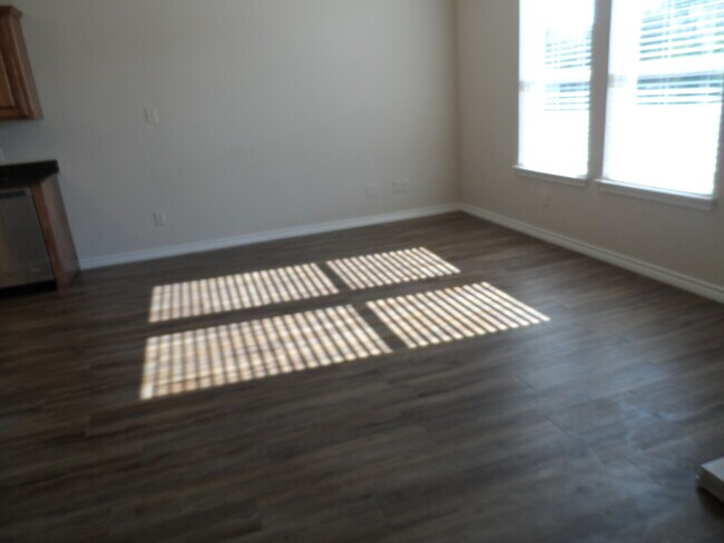 Foto del edificio - 1208 G-H Country Club Rd