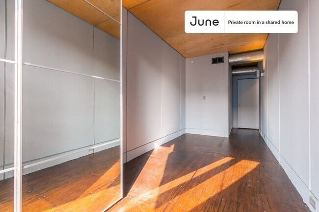 Foto del edificio - Room in Shared 6 bed/6 bath home