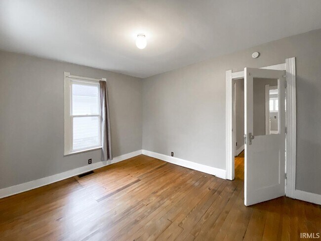 Foto del edificio - 1003 W 11th St