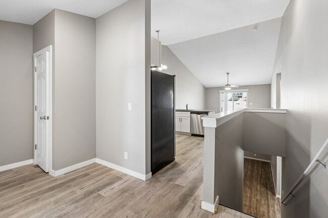 Foto del edificio - 4-Bedroom Townhome Near Village Pointe!!