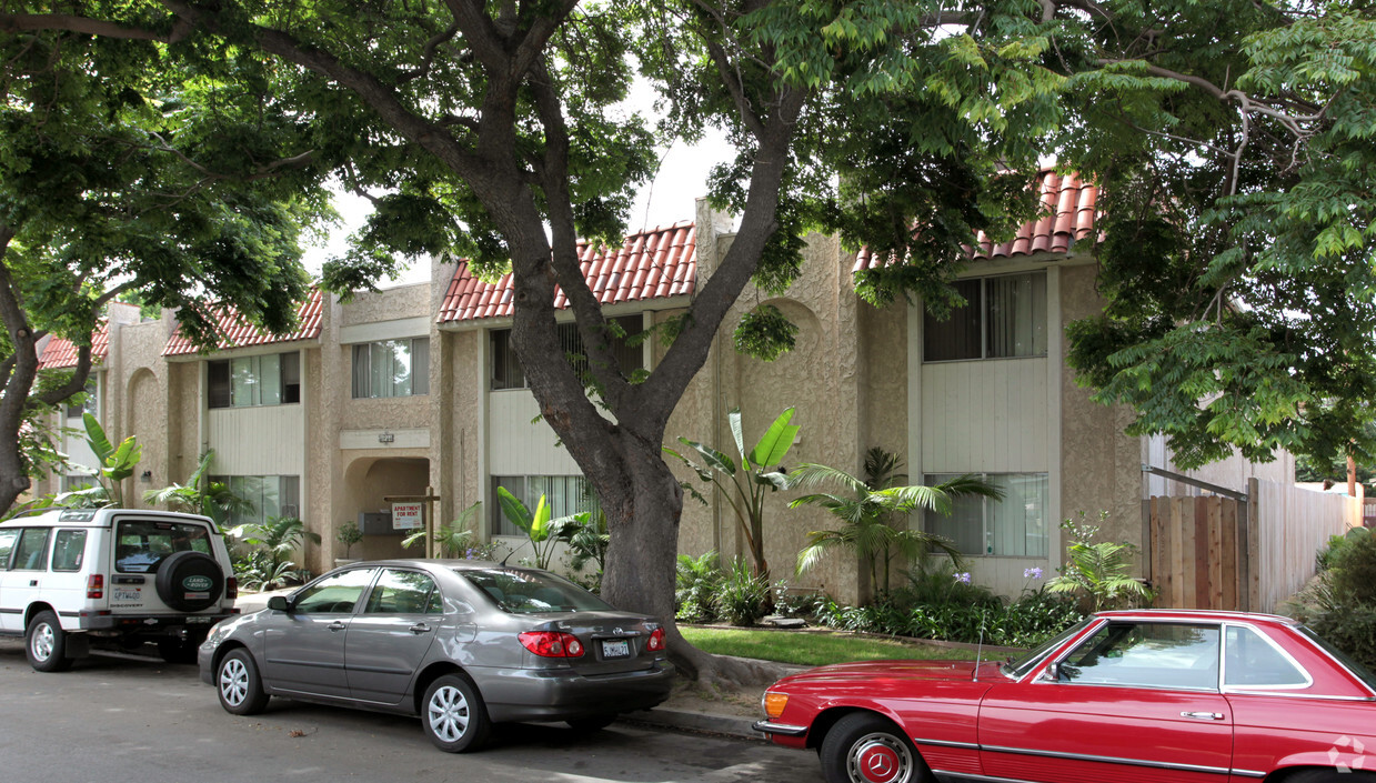 Foto del edificio - 4244 E 5th St