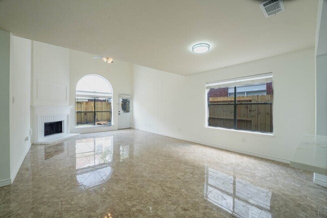 Foto del edificio - 8826 Fondren Village Dr