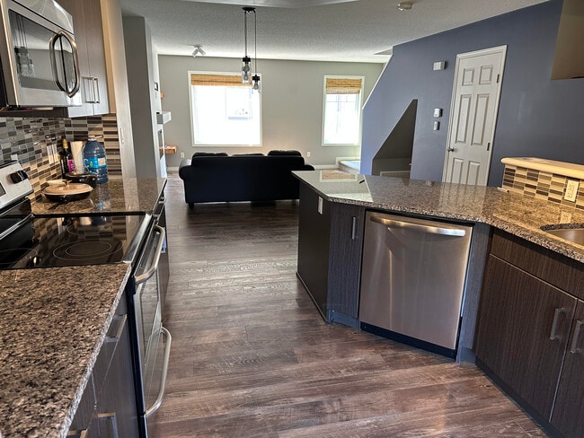 Building Photo - 3305 Orchards Link SW