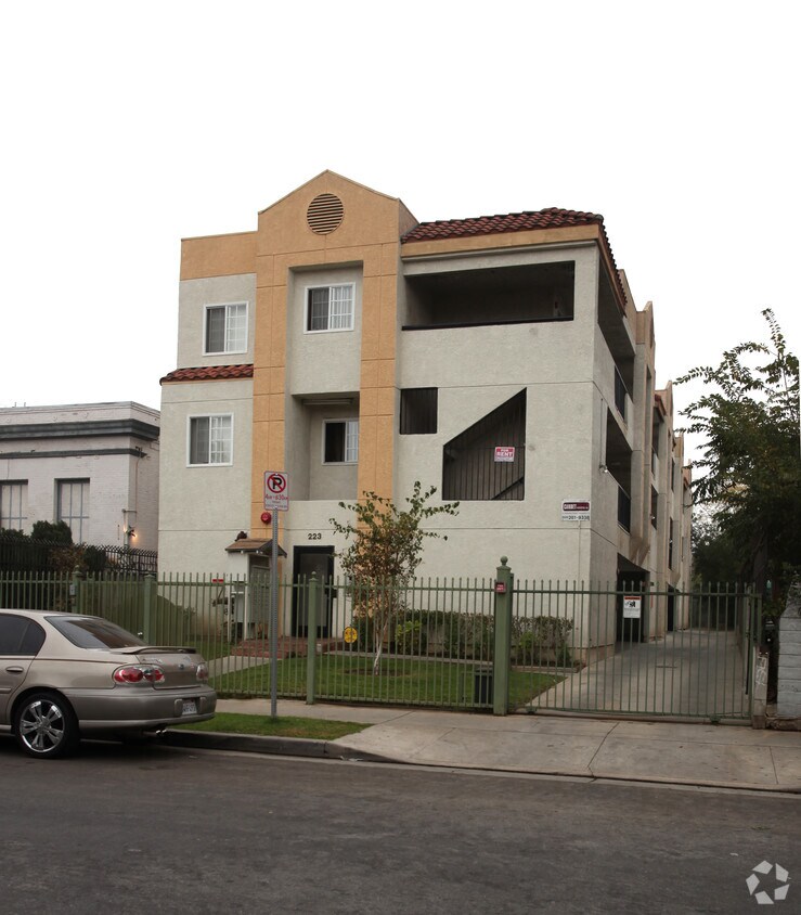Foto del edificio - 223 N Avenue 55