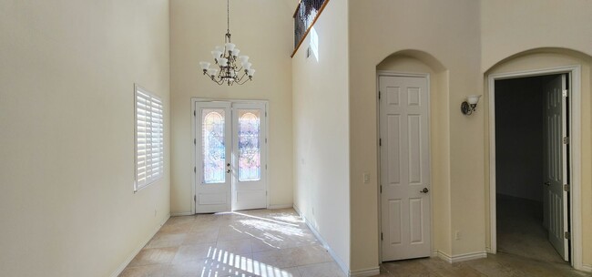 Foto del edificio - Spacious 5-Bedroom Home in Gated Las Vegas...