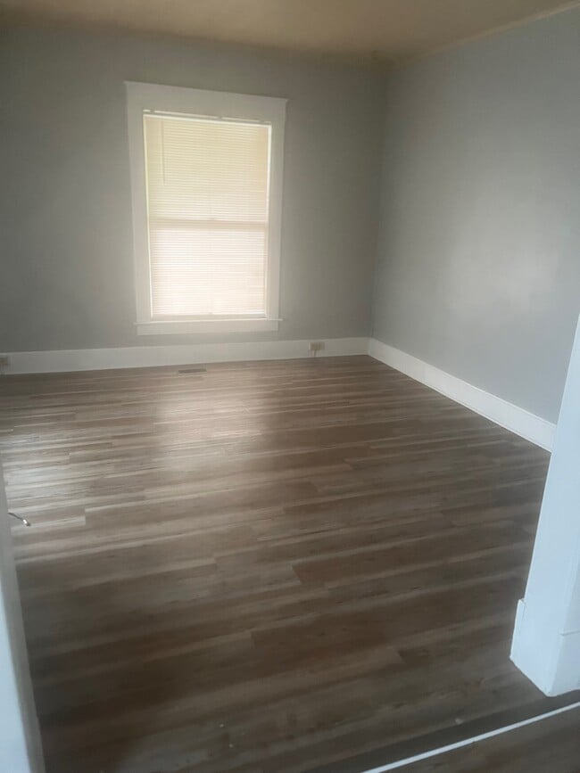 Foto del edificio - 613 N Metcalf St