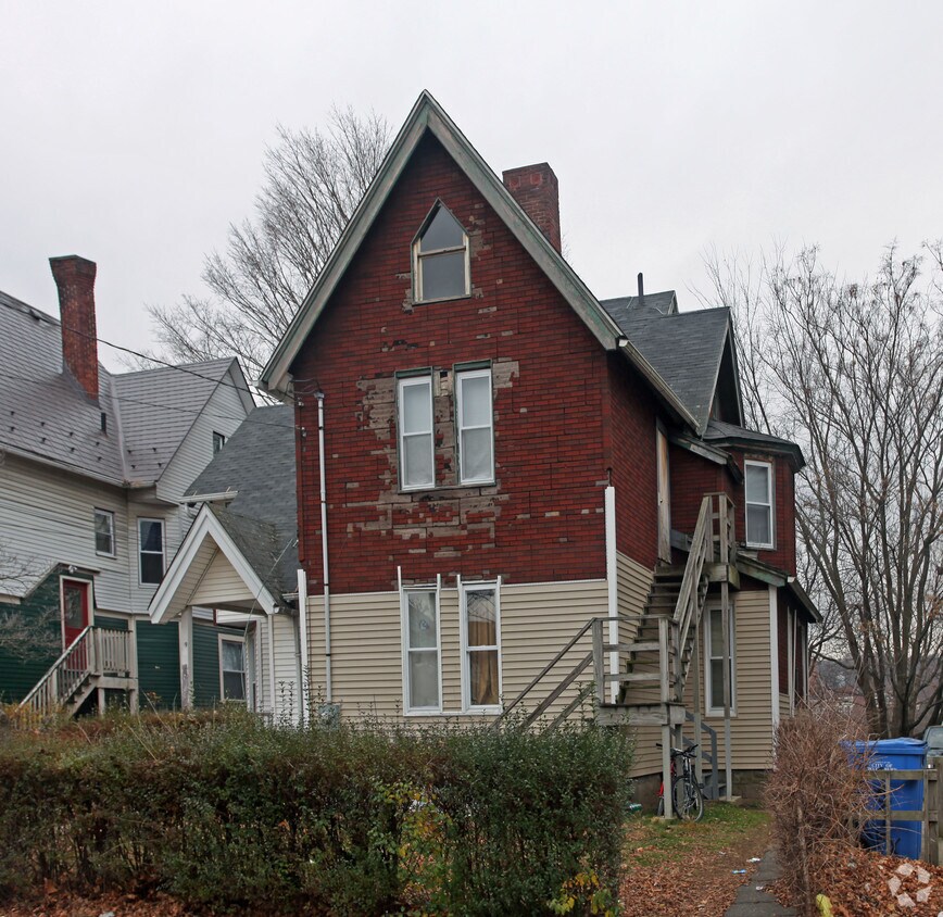 Building Photo - 49 Fairview St