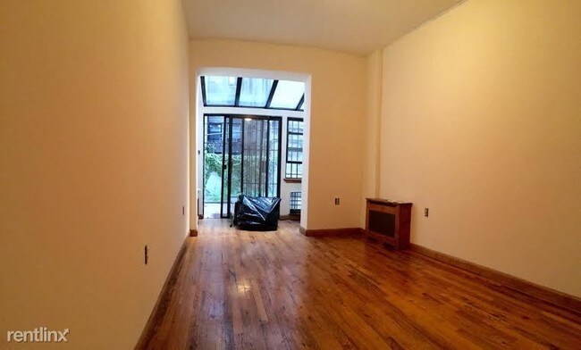 Building Photo - 4 br, 2 bath  - 265 W 93rd St
