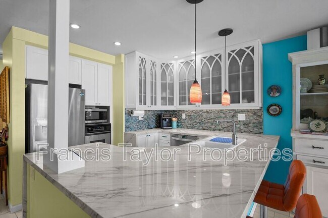 Foto del edificio - 5155 W Point Loma Blvd