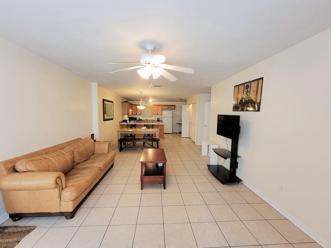 Building Photo - 2388 Hartsfield Way