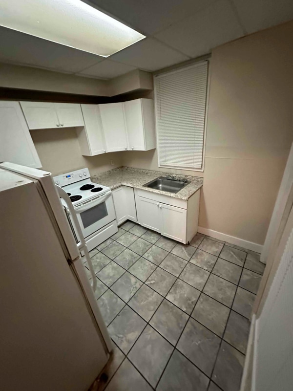 Building Photo - 390 3rd St