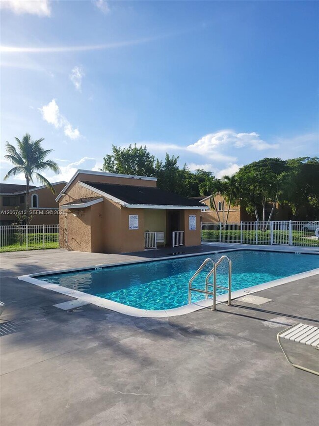 Foto del edificio - 8075 NW 71st Ct