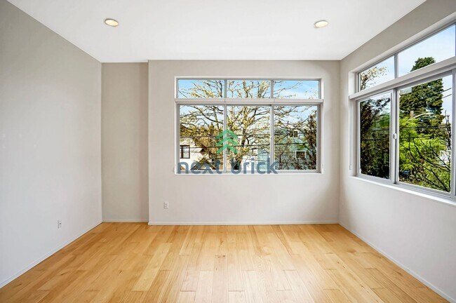 Foto del edificio - 2 BED & 1.5 BATH URBAN ELEGANCE AND ROOFTO...