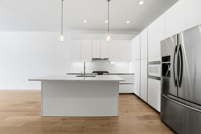 Building Photo - 194 Cambridge Ave