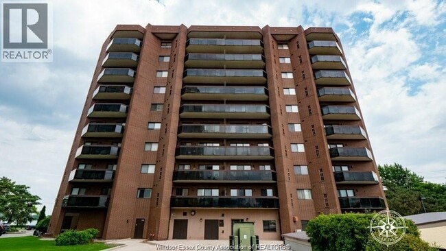 Building Photo - 3663 Riverside Dr E