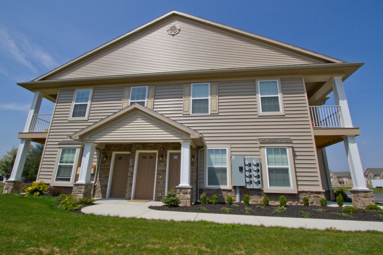 2018 Shady Oak Dr, Mount Joy, PA 17552 Apartment for Rent in Mount