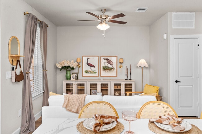 Building Photo - The Cottage Green - Baytown