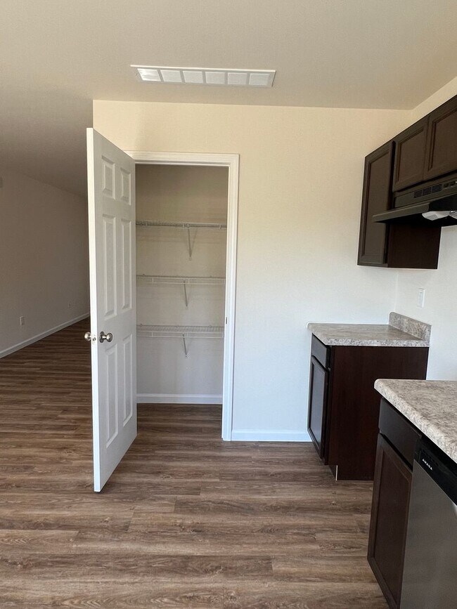 Foto del edificio - Winter Special (ends January 31, 2025) $300 off first month's rent.