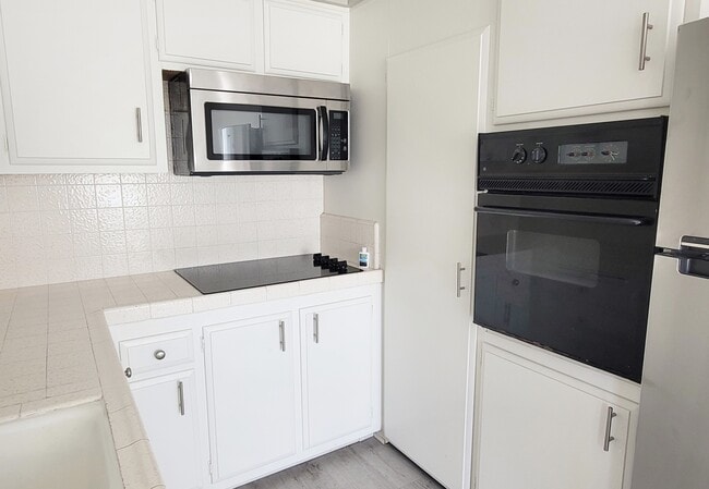 Building Photo - Westport Apartments