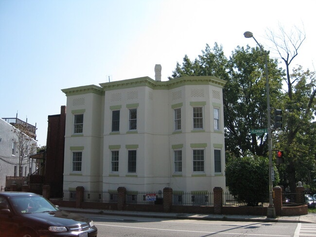 Building Photo - 1131 8th St NE