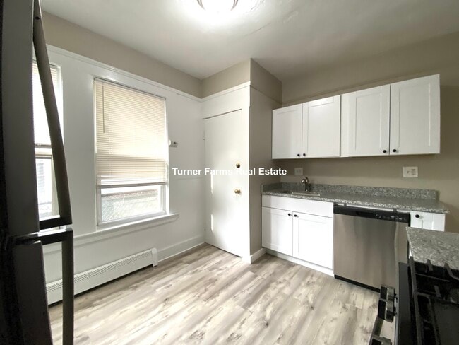 Building Photo - 6 Bowdoin Park