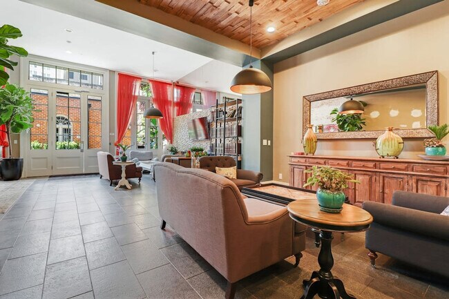 Building Photo - 822 Perdido St