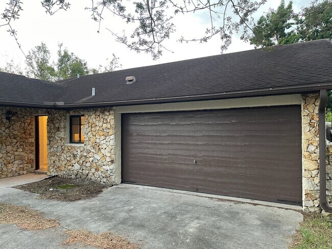 Foto del edificio - Beautiful home with backyard!