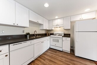 Building Photo - Villas at Desert Pointe