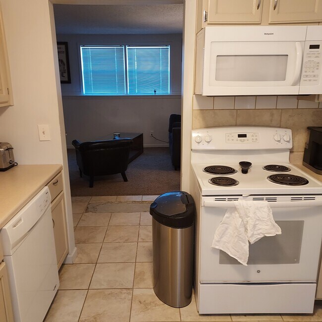 Foto del edificio - 850 Highland Dr