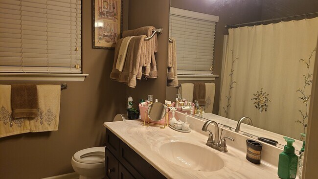 Foto del edificio - 378 Hickory Grove Cir